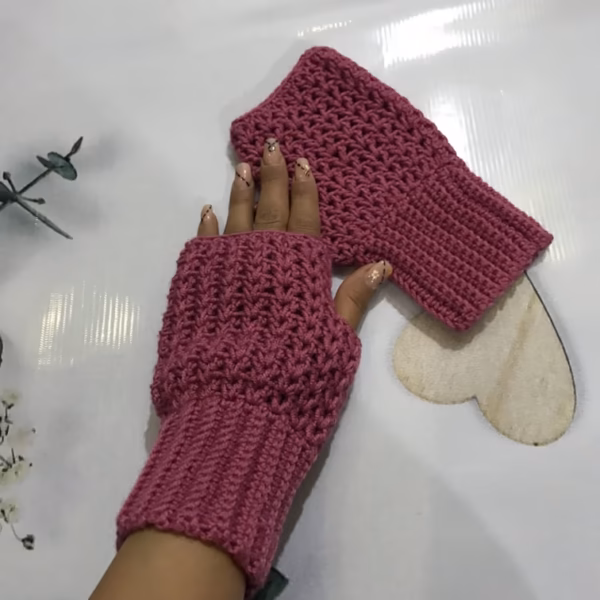 fuscia fingerless gloves